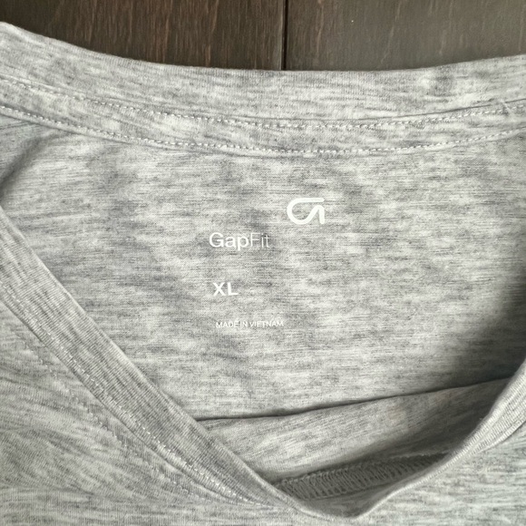 GapFit Light Gray Women's Short Sleeve Tee - Picture 2 of 5